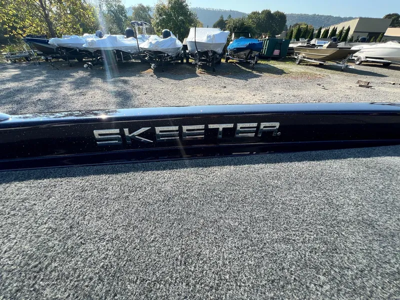 Slide: The Image of Skeeter ZX 200 2025 - 10
