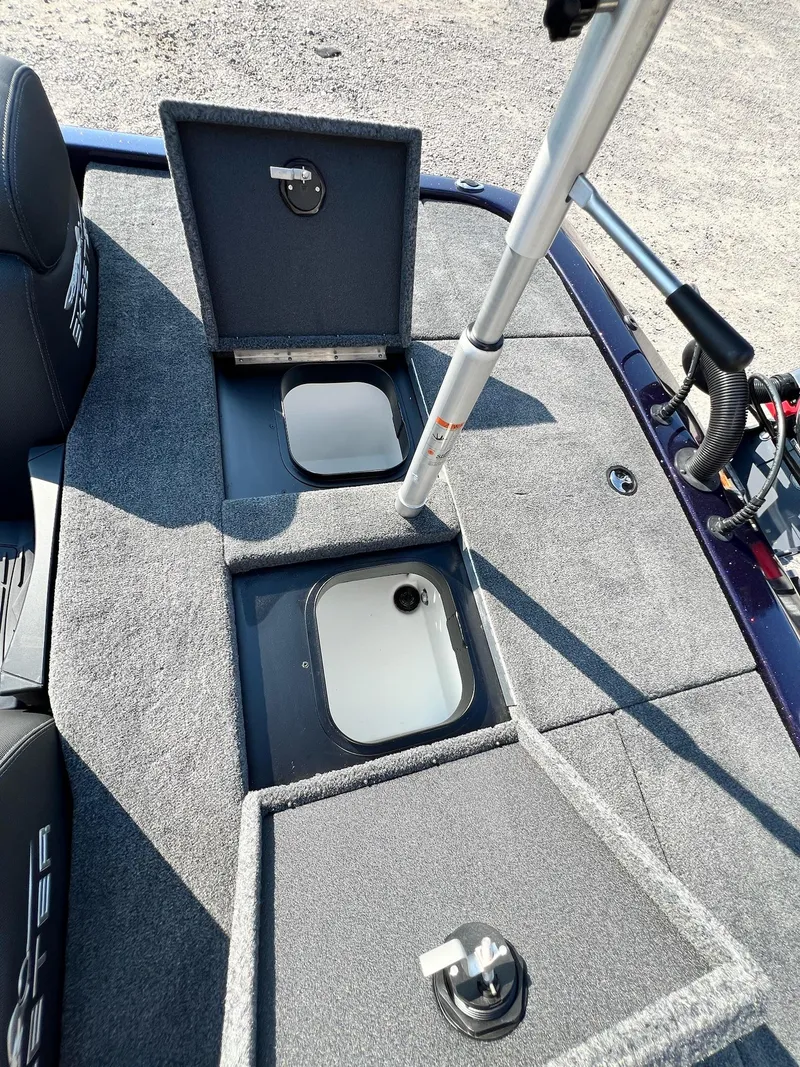 Slide: The Image of Skeeter ZX 200 2025 - 2