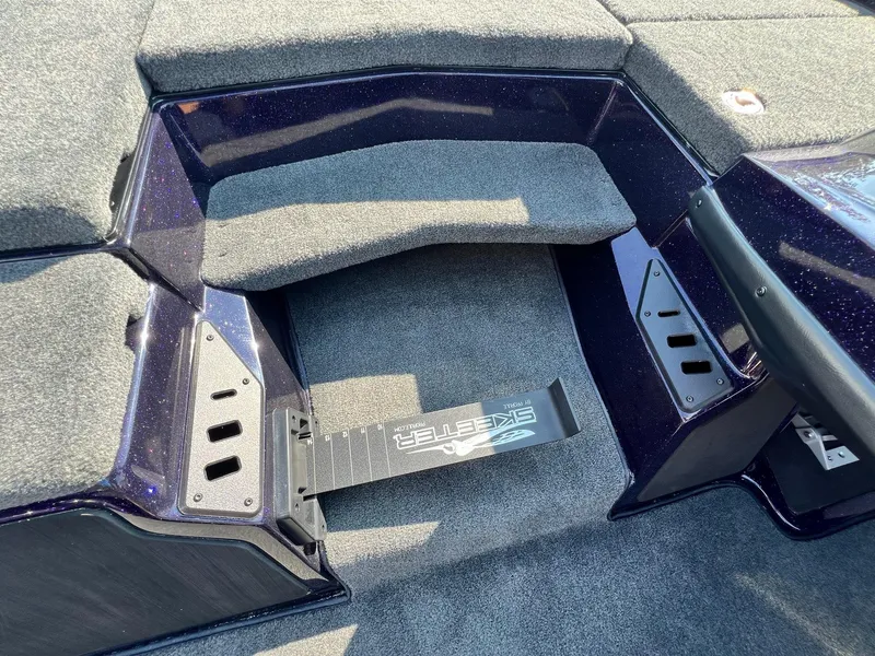 Slide: The Image of Skeeter ZX 200 2025 - 22