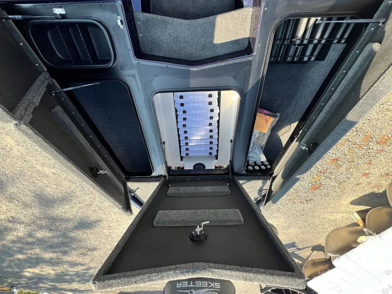 Slide: The Image of Skeeter ZX 200 2025 - 3