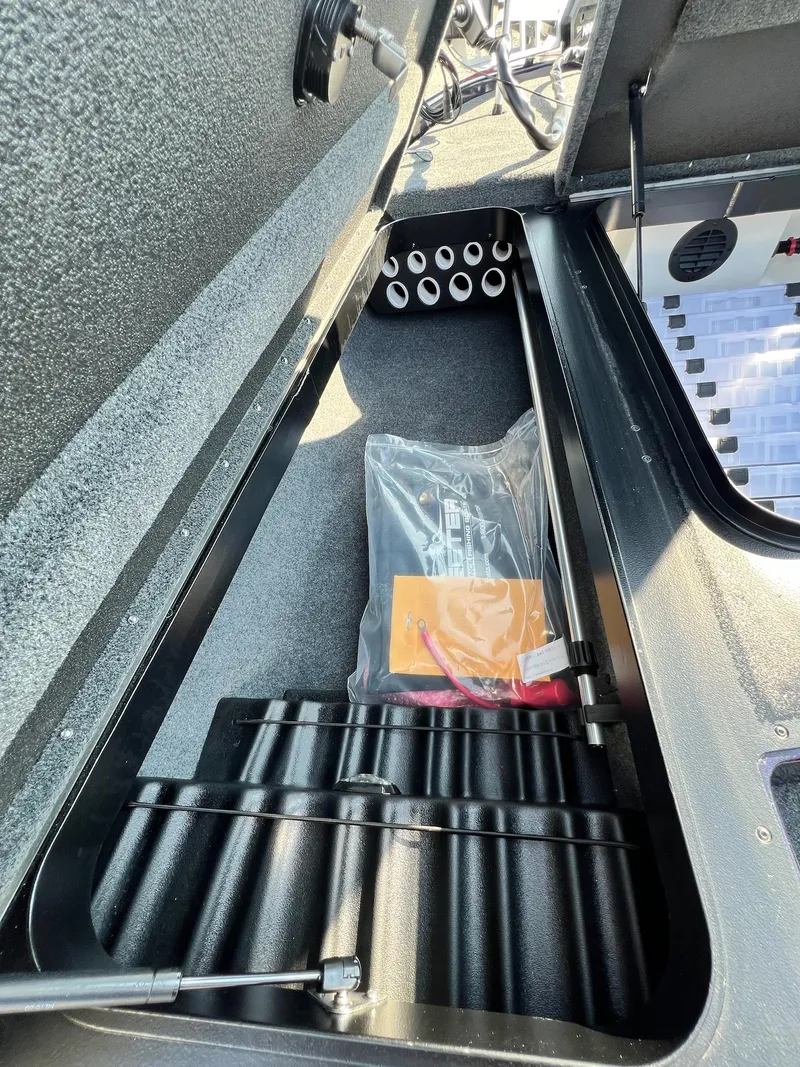 Slide: The Image of Skeeter ZX 200 2025 - 4