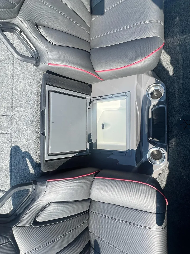 Slide: The Image of Skeeter ZXR19 2025 - 10