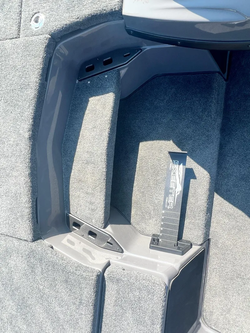 Slide: The Image of Skeeter ZXR19 2025 - 28