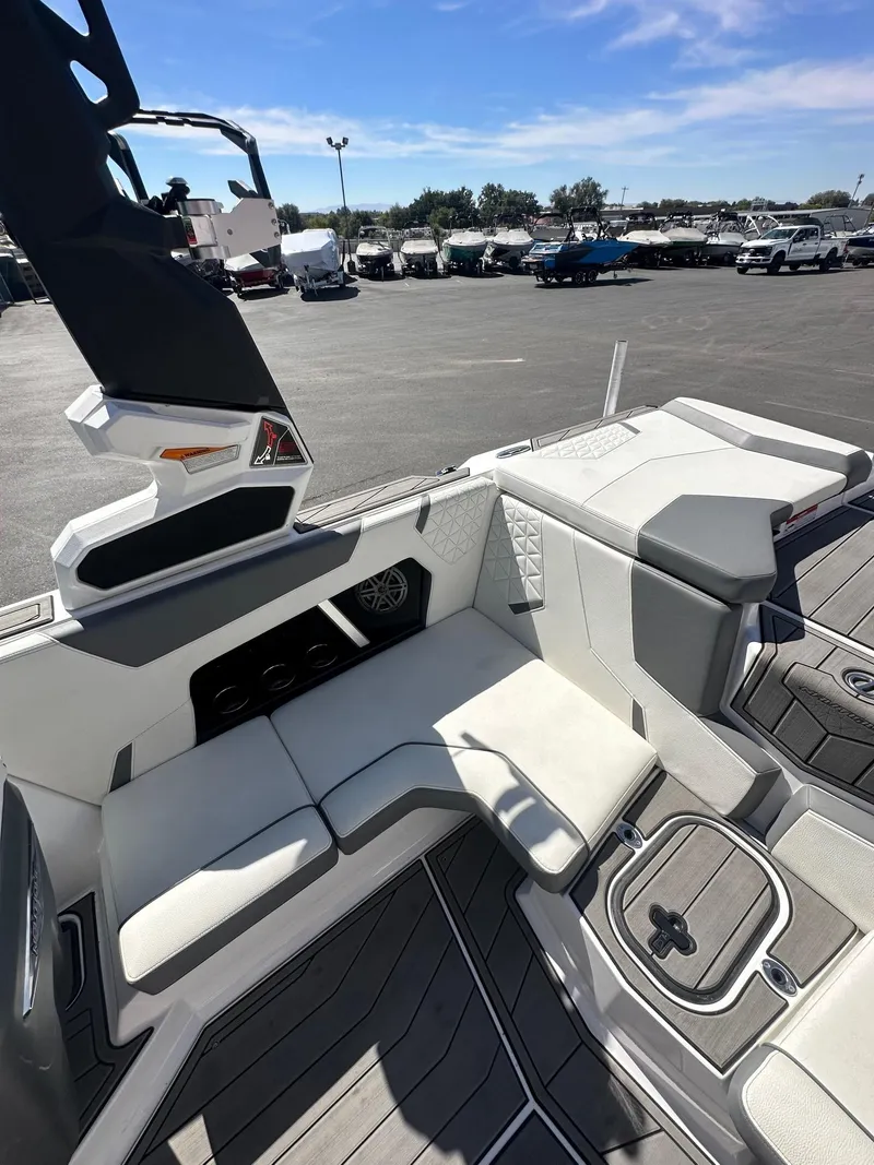 Slide: The Image of Nautique GS20 2024 - 11