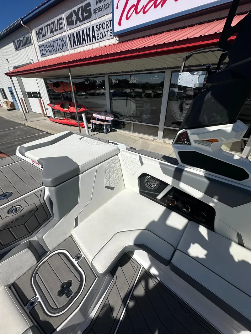 Slide: The Image of Nautique GS20 2024 - 12