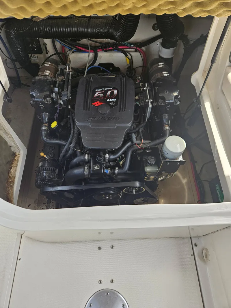 Slide: The Image of Sea Ray 240 Sundeck 2005 - 11