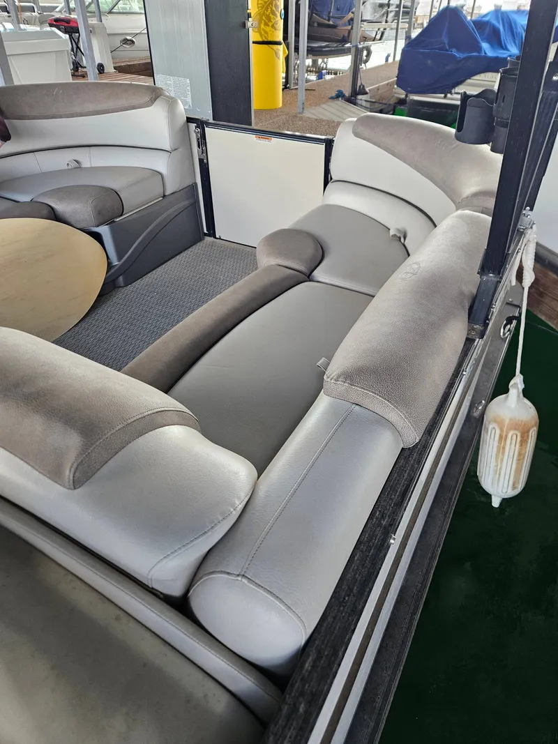 Slide: The Image of Avalon 2385RJ 2020 - 6