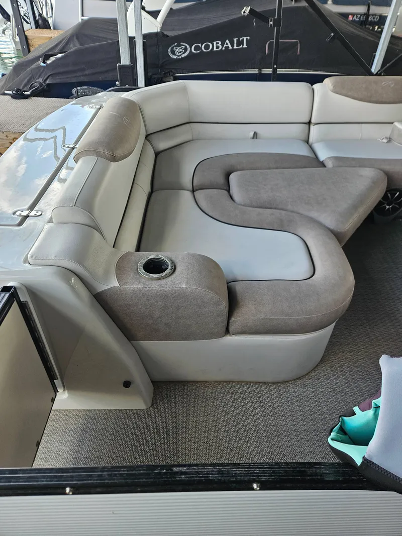 Slide: The Image of Avalon 2385RJ 2020 - 7