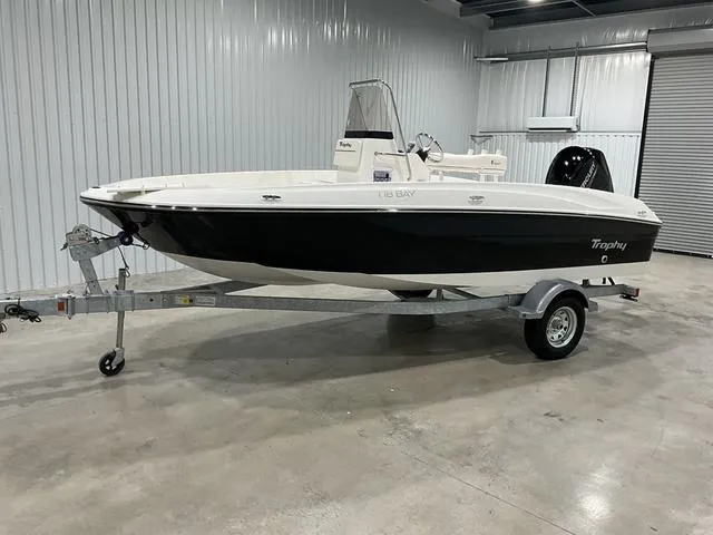 Slide: The Image of Bayliner Trophy T18 2025 - 1