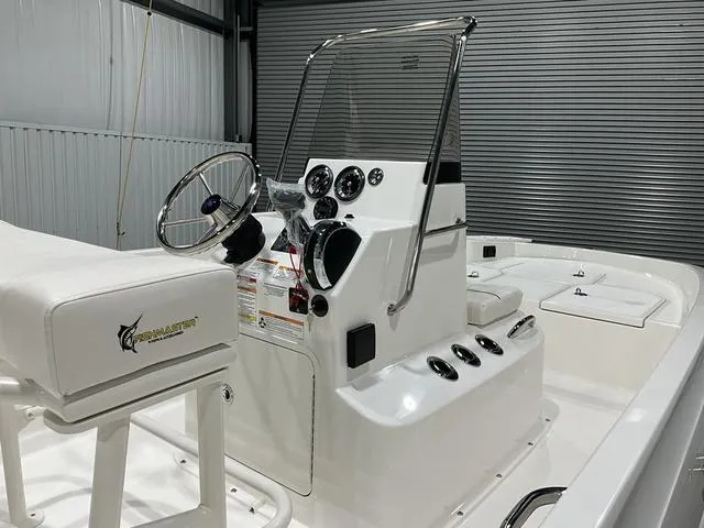 Slide: The Image of Bayliner Trophy T18 2025 - 11