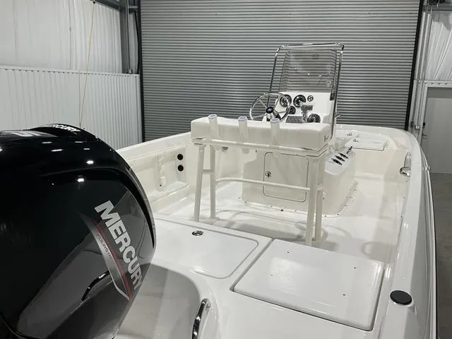 Slide: The Image of Bayliner Trophy T18 2025 - 15