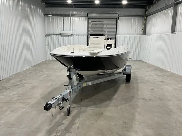Slide: The Image of Bayliner Trophy T18 2025 - 2