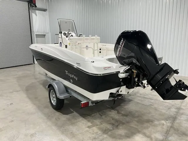 Slide: The Image of Bayliner Trophy T18 2025 - 3