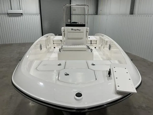 Slide: The Image of Bayliner Trophy T18 2025 - 6