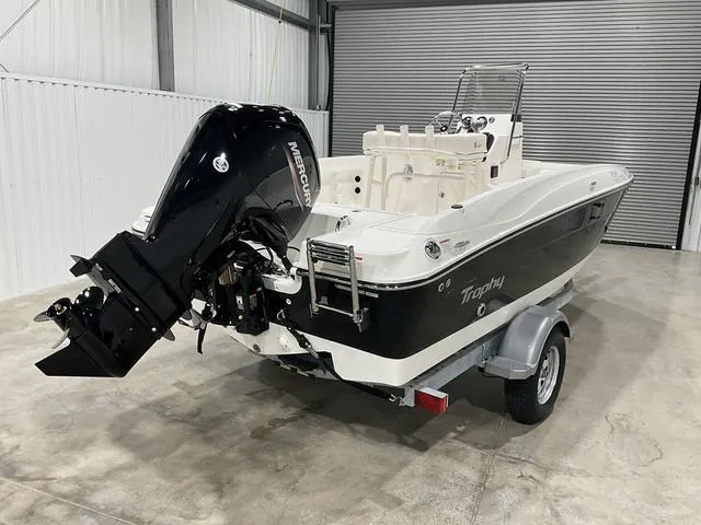 Slide: The Image of Bayliner Trophy T18 2025 - 7