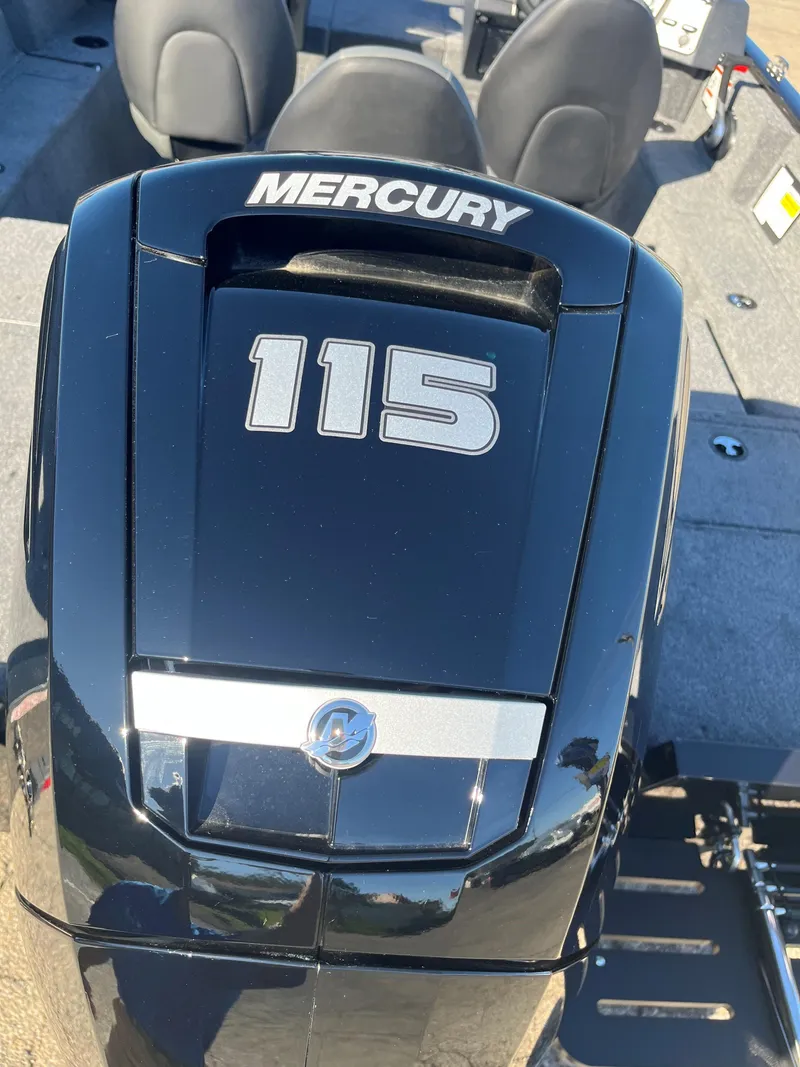 Slide: The Image of Mercury 115 engine on 2025 Tracker Pro Guide V-175 Combo boat. - 16