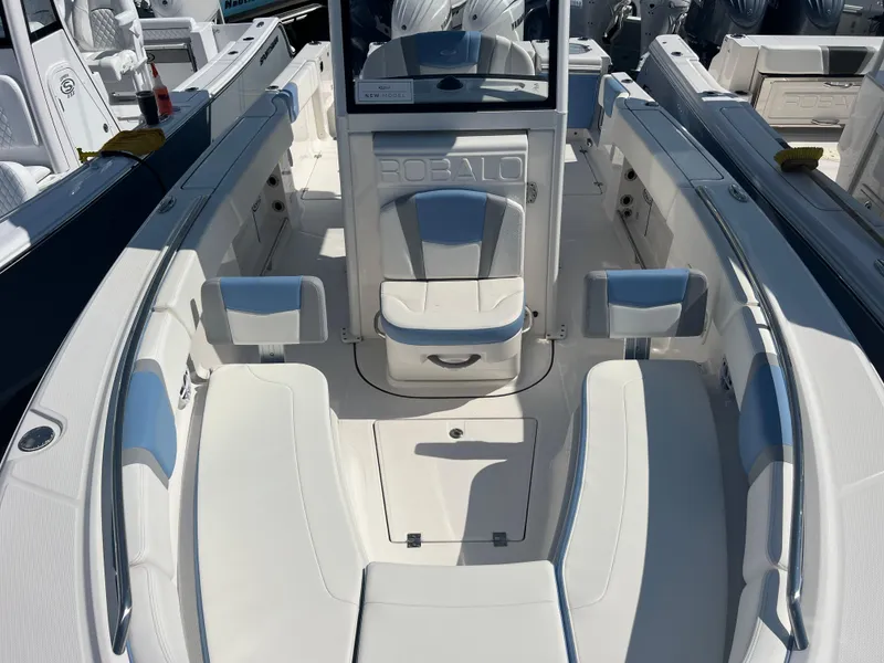Slide: The Image of Robalo R250 Center Console 2024 - 10