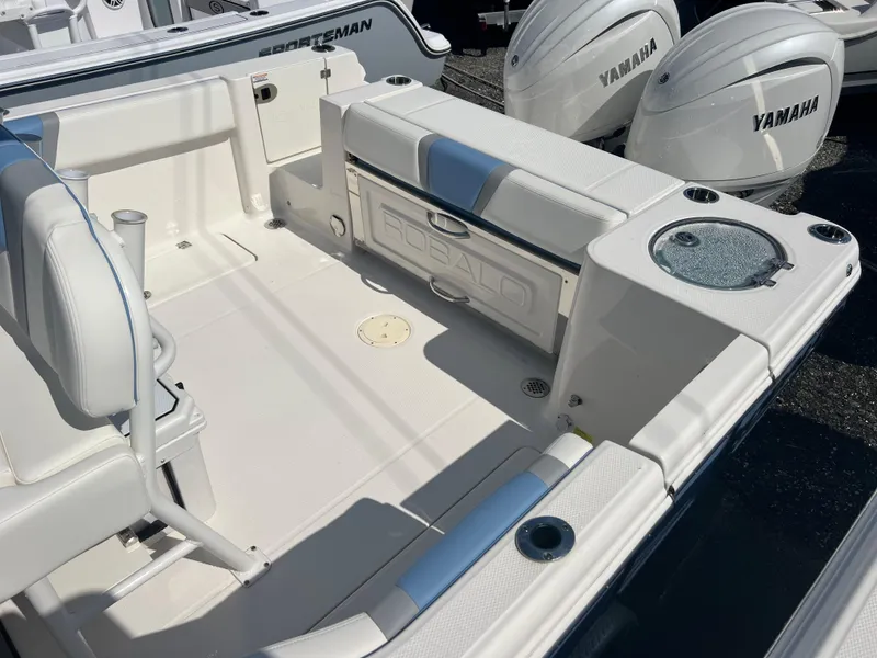 Slide: The Image of Robalo R250 Center Console 2024 - 14