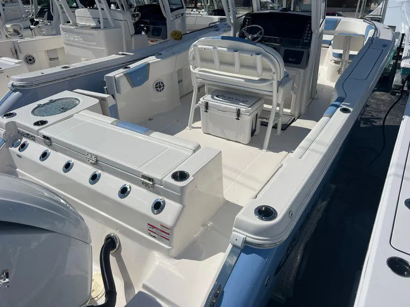 Slide: The Image of Robalo R250 Center Console 2024 - 3