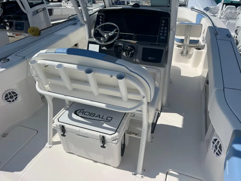 Slide: The Image of Robalo R250 Center Console 2024 - 5
