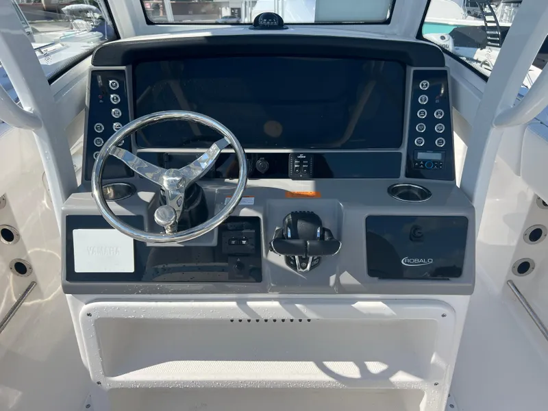 Slide: The Image of Robalo R250 Center Console 2024 - 7
