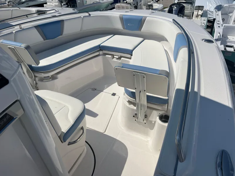 Slide: The Image of Robalo R250 Center Console 2024 - 8