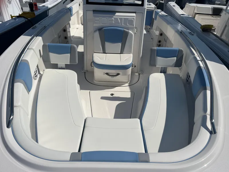 Slide: The Image of Robalo R250 Center Console 2024 - 9