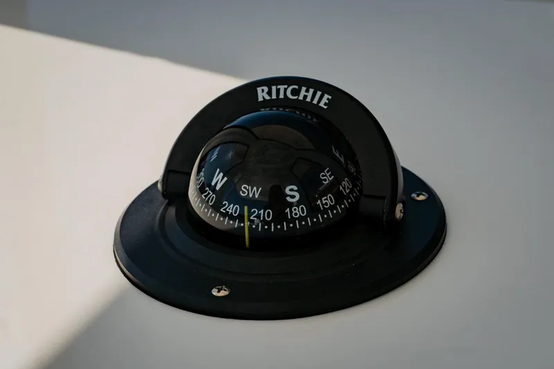 Slide: The Image of Compass on Blackwater 23 Hybrid 2024 boat, showing southwest direction. - 32