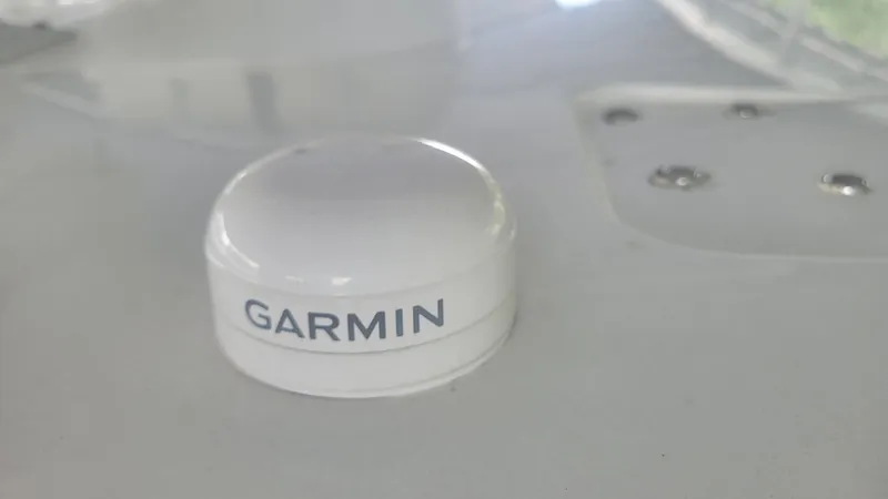 Slide: The Image of Garmin device on 2023 Wellcraft 352 Fisherman boat dashboard. - 28