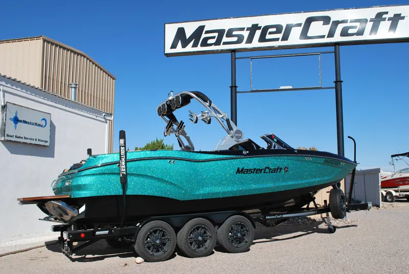 Slide: The Image of MasterCraft X24 2021 - 0