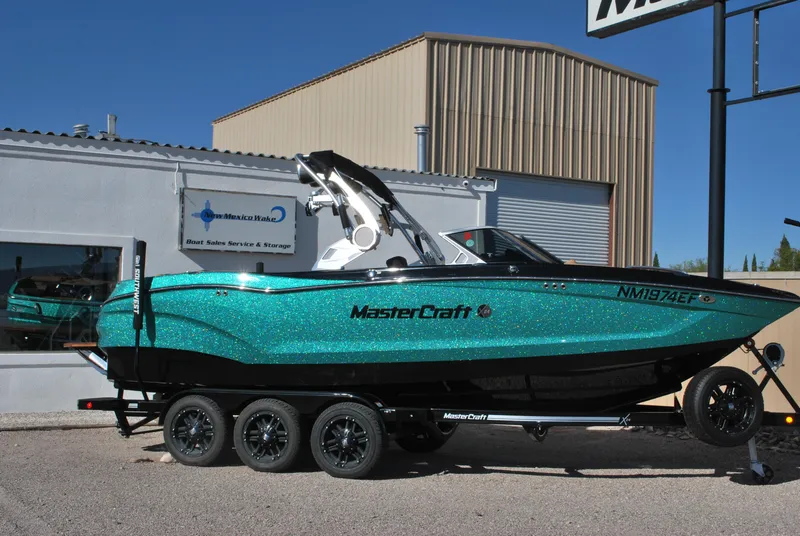 Slide: The Image of MasterCraft X24 2021 - 1