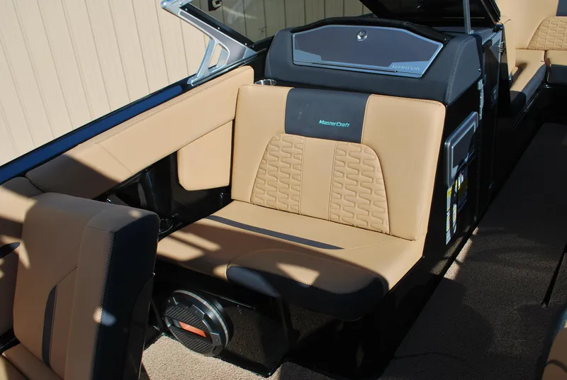 Slide: The Image of MasterCraft X24 2021 - 10