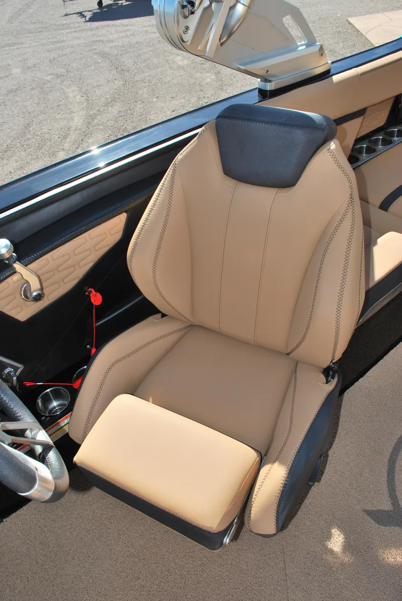 Slide: The Image of MasterCraft X24 2021 - 12