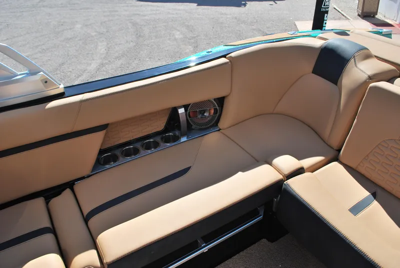 Slide: The Image of MasterCraft X24 2021 - 15