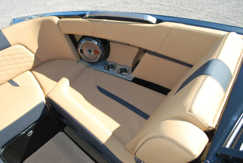 Slide: The Image of MasterCraft X24 2021 - 16