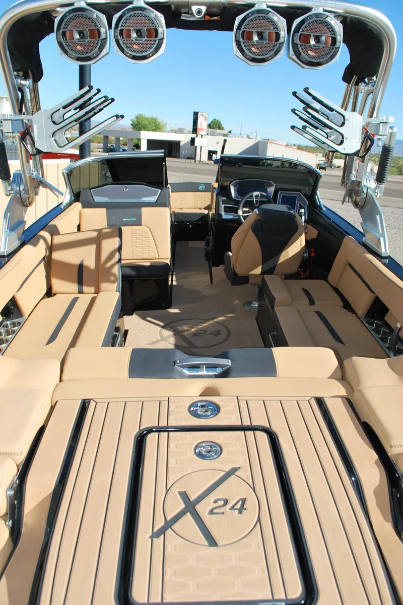 Slide: The Image of MasterCraft X24 2021 - 17