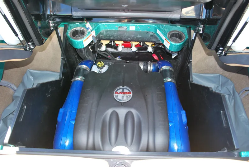 Slide: The Image of MasterCraft X24 2021 - 18