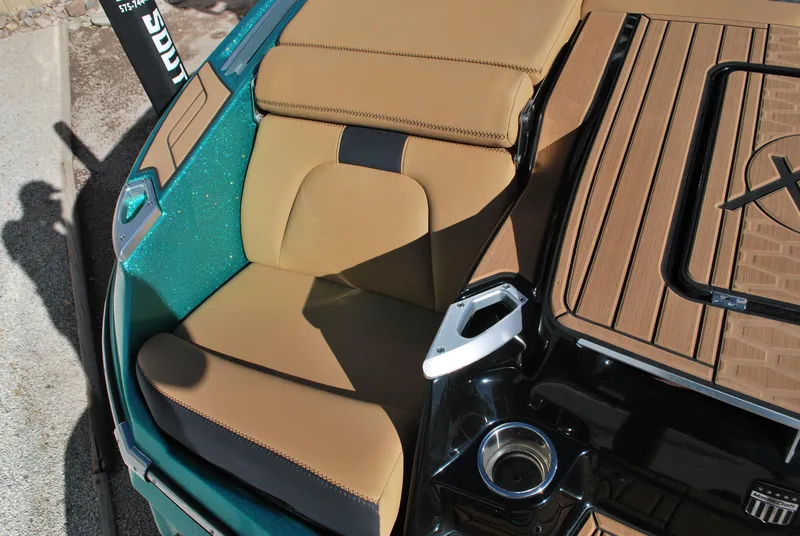 Slide: The Image of MasterCraft X24 2021 - 19