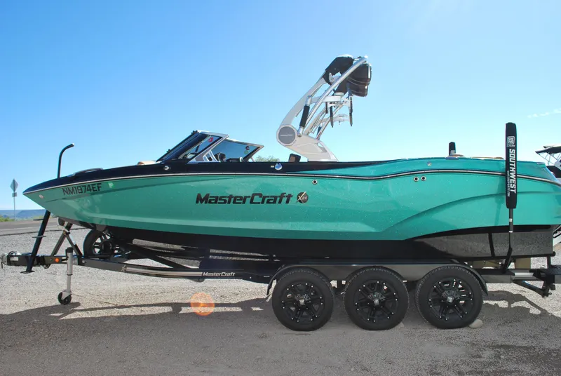 Slide: The Image of MasterCraft X24 2021 - 2