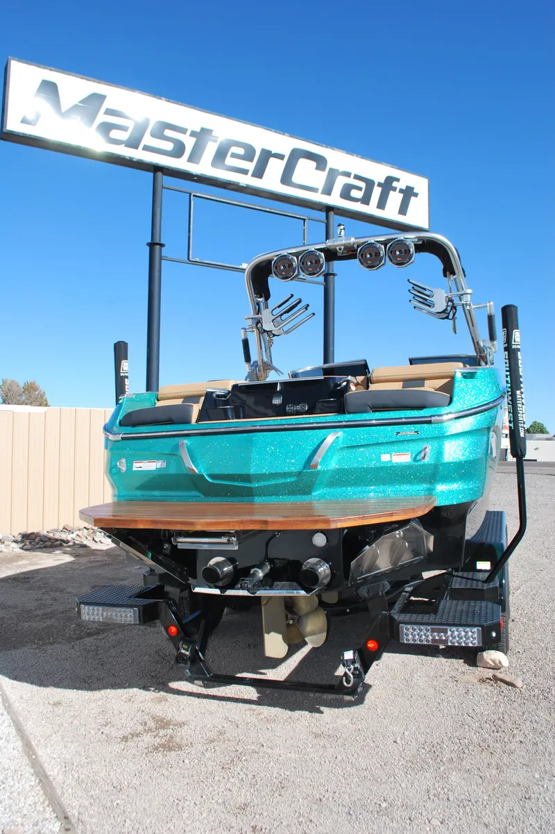 Slide: The Image of MasterCraft X24 2021 - 21