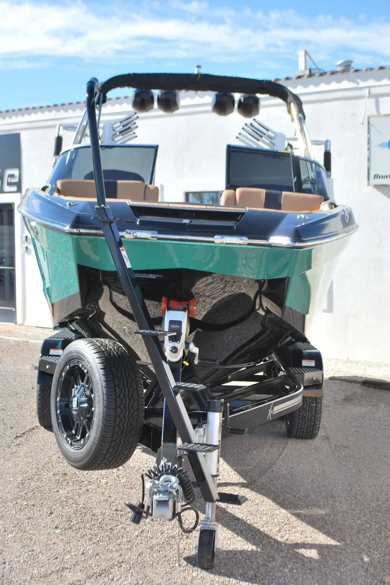 Slide: The Image of MasterCraft X24 2021 - 3