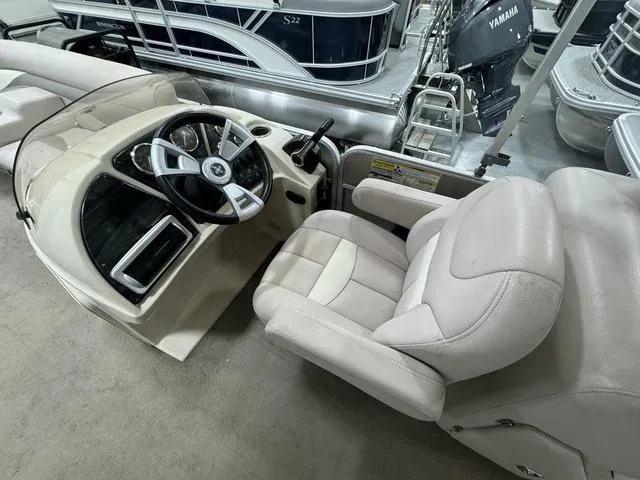Slide: The Image of 2014 Sweetwater SW 2286 SLC boat interior with steering wheel and captain's chair. - 10