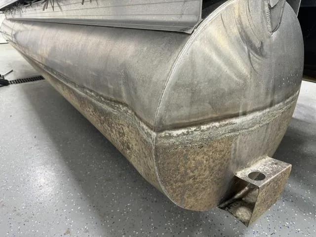 Slide: The Image of Close-up of a 2014 Sweetwater SW 2286 SLC pontoon showing wear and corrosion. - 17