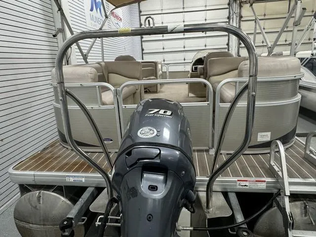 Slide: The Image of 2014 Sweetwater SW 2286 SLC pontoon boat with Yamaha 70 HP outboard motor. - 4