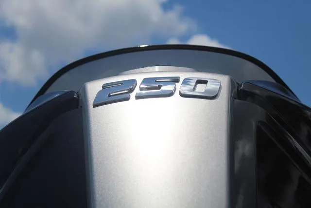 Slide: The Image of Hurricane SunDeck 235 OB 2023 - 10