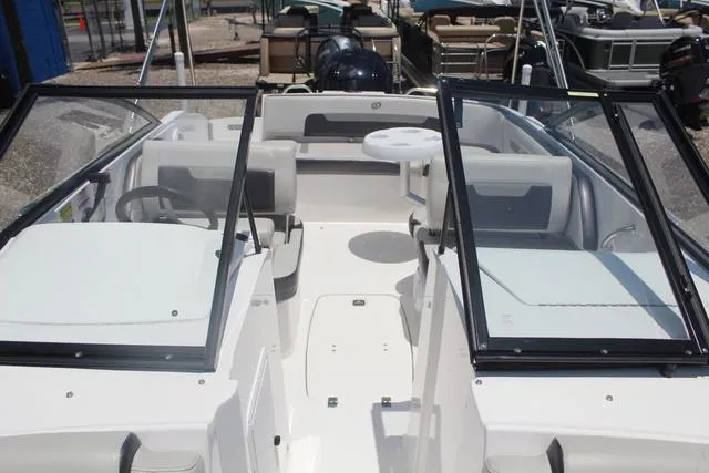 Slide: The Image of Hurricane SunDeck 235 OB 2023 - 15