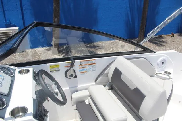 Slide: The Image of Hurricane SunDeck 235 OB 2023 - 17