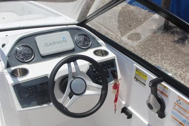 Slide: The Image of Hurricane SunDeck 235 OB 2023 - 18