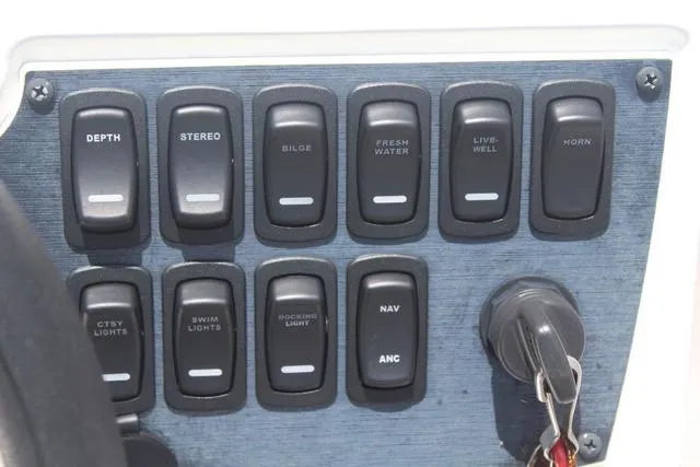 Slide: The Image of Hurricane SunDeck 235 OB 2023 - 20