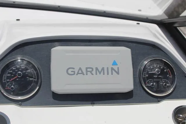 Slide: The Image of Hurricane SunDeck 235 OB 2023 - 21